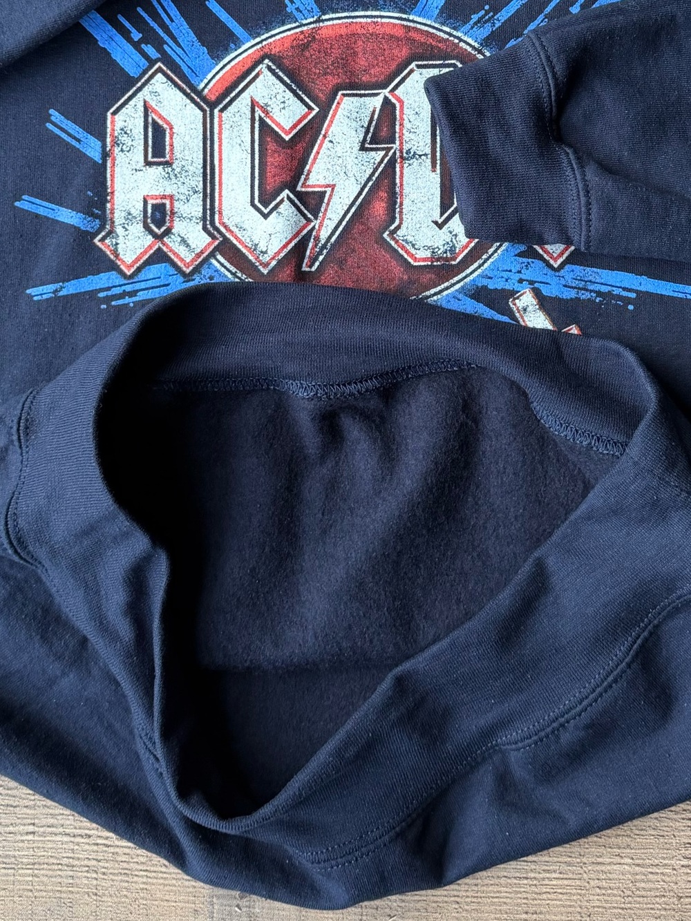 AC/DC Back in Black Graphic Crewneck Sweatshirt Navy Fleece NWT Small Unisex - Picture 7 of 13
